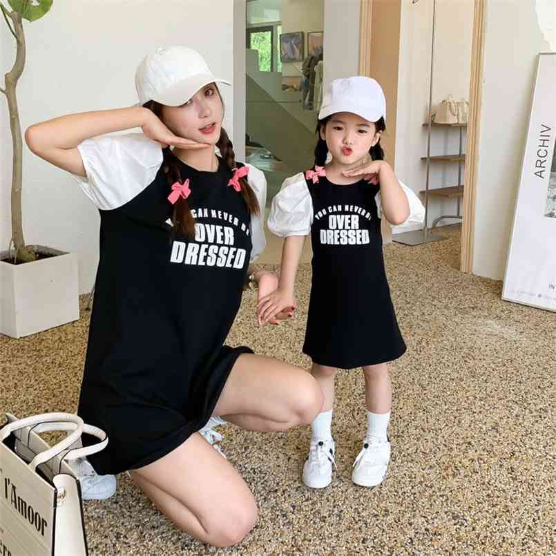 

Summer girls bubble sleeve knit dress color mother and daughter T-shirt mommy matching clothes 210702, Black