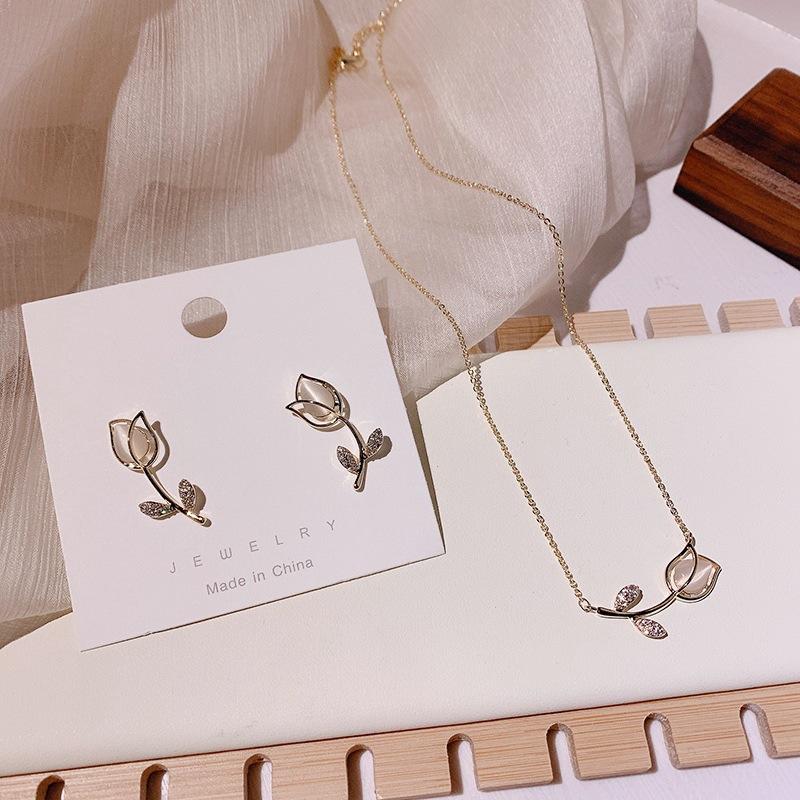 

Stud 2021 Fashion Trend Rose Flower Resin Rhinestone Necklace Simple Green Oval Ring Geometric Irregular Earrings