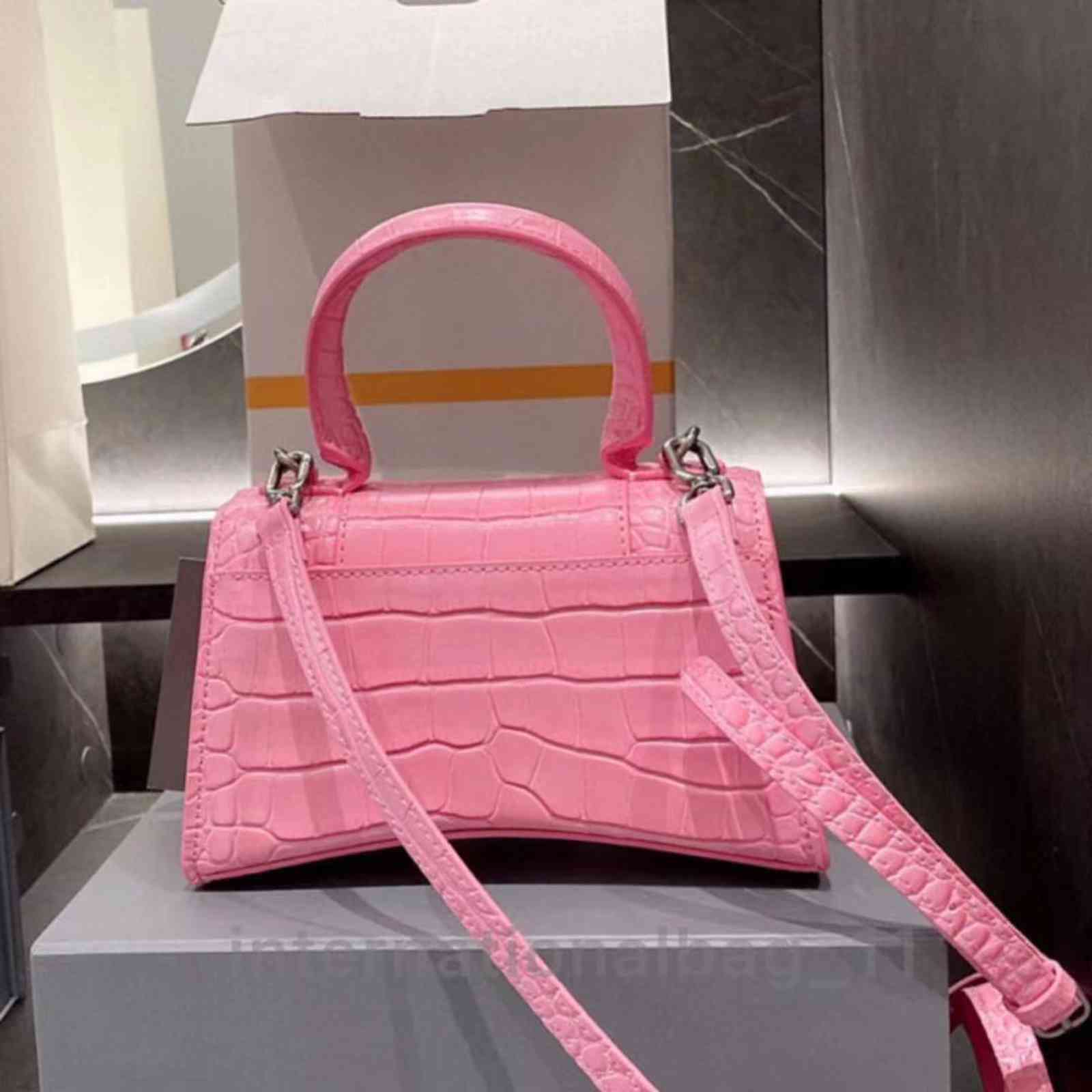 

Handbags Italy balencaigas Designers handbags Classic Luxury Crocodile shoulder bags Two sizes Hourglass Bag Letters to decorate Women's in, Black