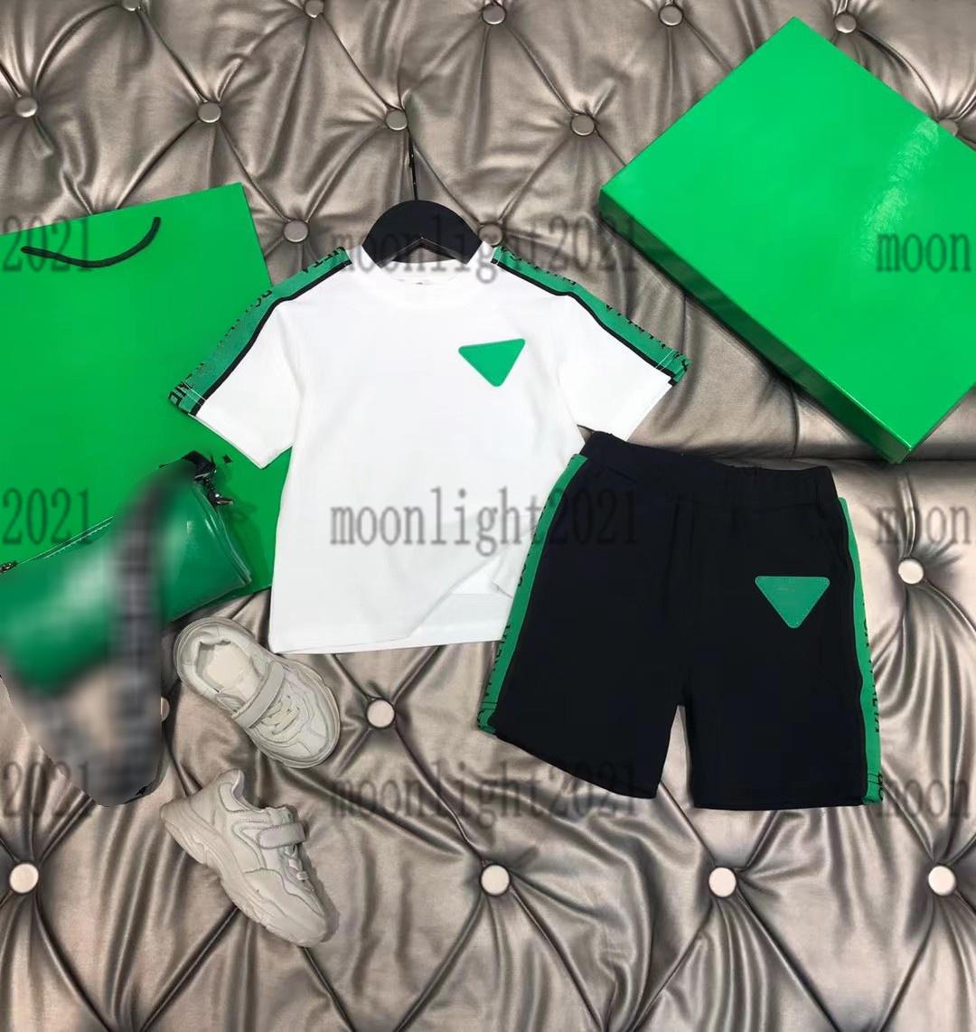 

designer 2022ss new children short pants sets white t shirts brand 2 pieces sets Triangle logo shirt for kids casual sports t-shirts suits clothing tees size -150, 02