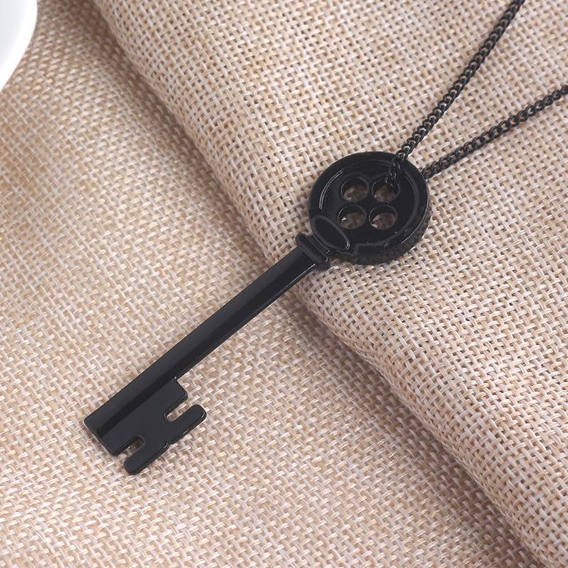 

Pendant Necklaces Fashion Personality Halloween Metal Coraline Key Skeleton Props Neil Gaiman Retro Black Treasure Chest Necklace