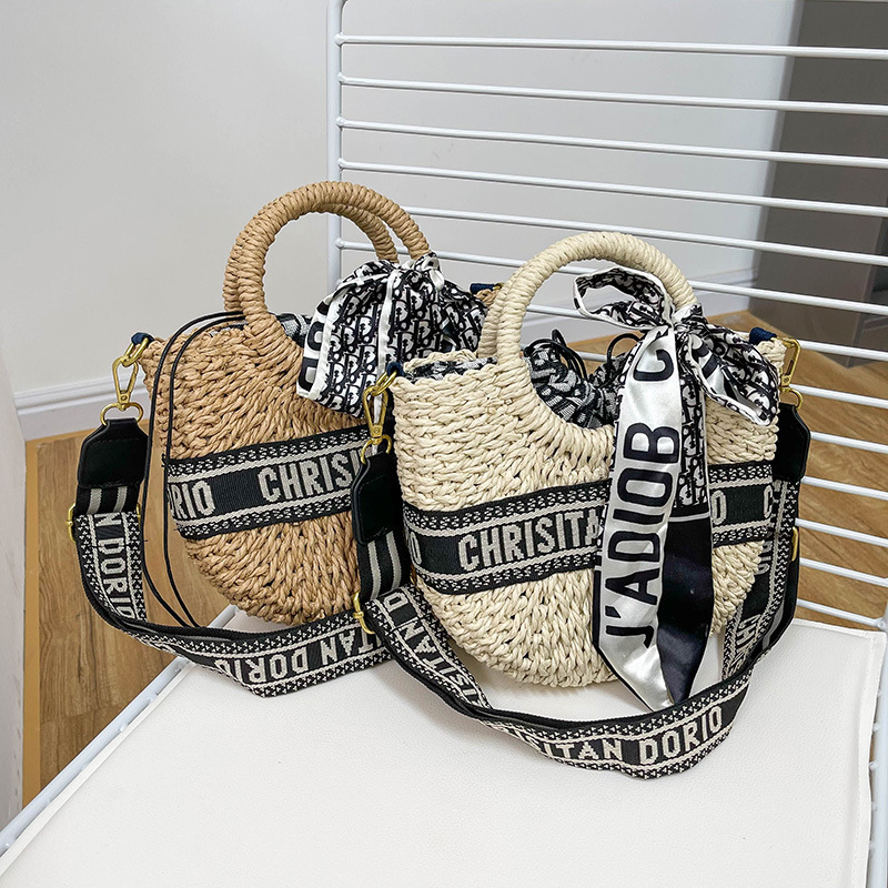

Luxury design handbag D home woven 2021 new summer rattan bamboo grass beach vegetable basket hand women's large capacity messenger bag, Khaki