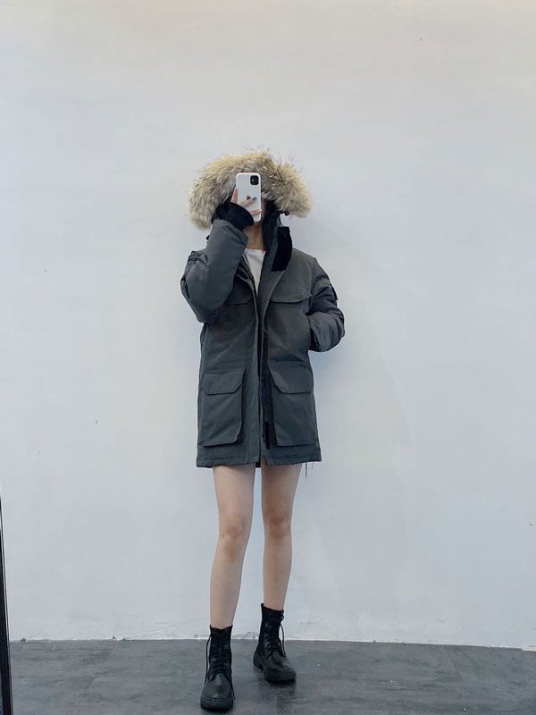 

2021 Canada White duck down Winter Men women Jacket Men big real wolf Fur Hooded Multicolor Coats Warm goose Parka Windbreaker Outerwear Jackets tops, Black