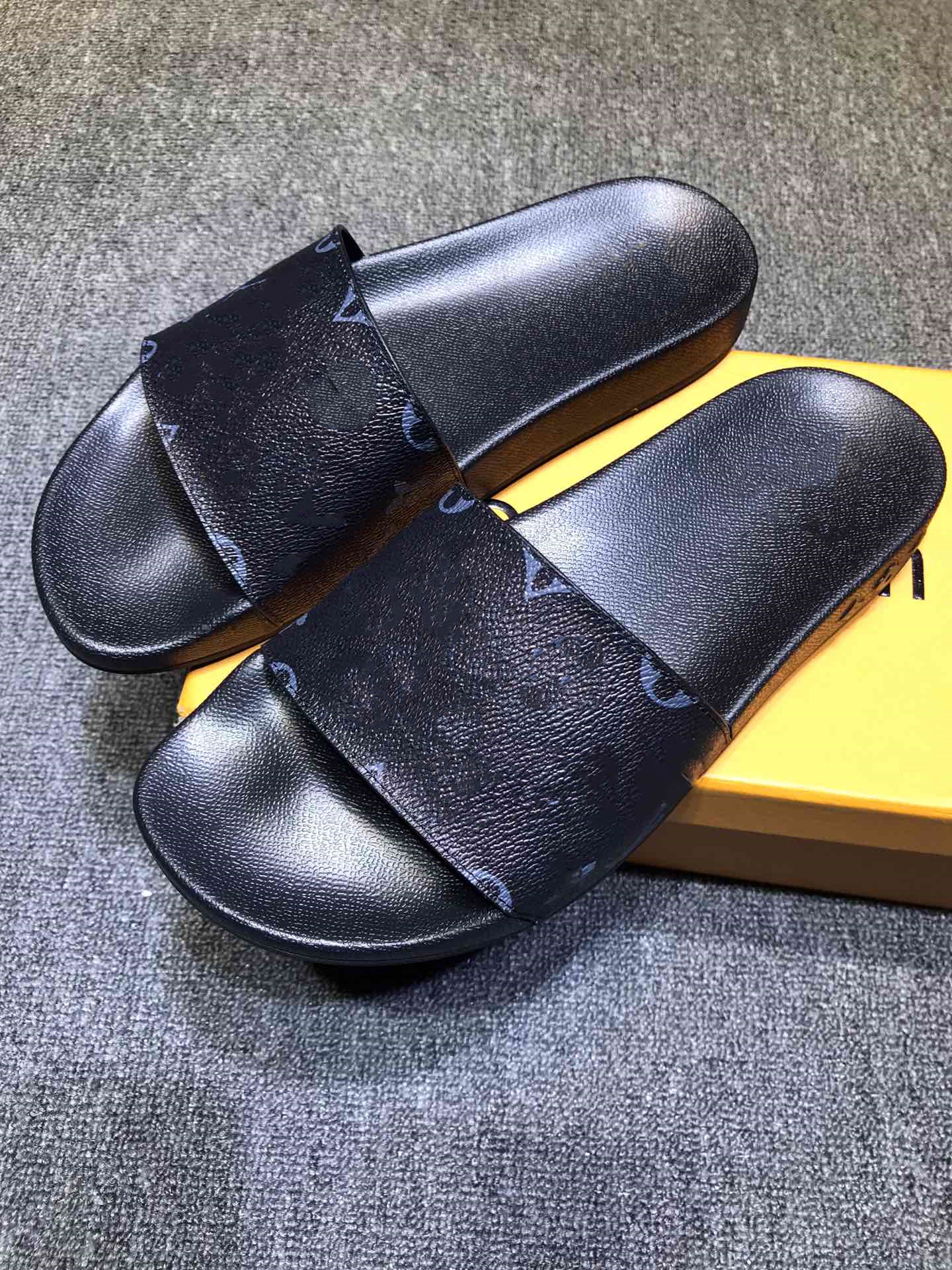 

Fashion Men Women's Flats Casual sandals Beach slippers High quality Leather shoes Unisex flip-flops Sandal with box L10125, A box