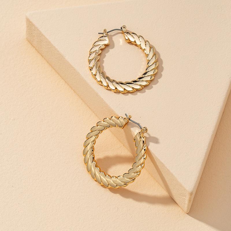 

Simple Gold Color Twist Metal Hoop Earrings for Women 2021 Vintage Hyperbole Fall Earring Hoops Round Aretro Aro Female Jewelry
