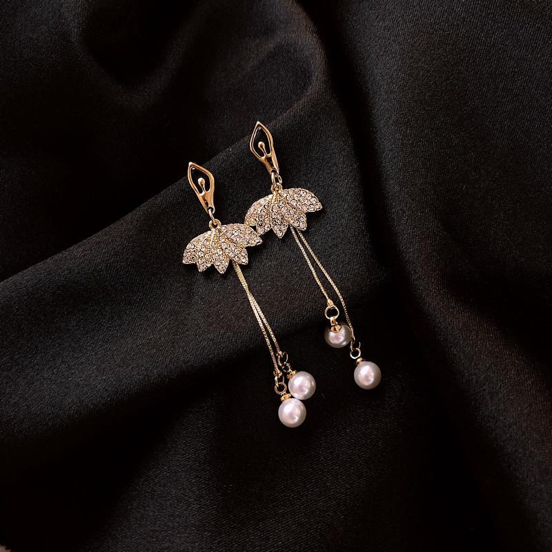 

Dangle & Chandelier Aesthetics Unusual Earrings Dancing Evening Dress Long Tassel Female Sexy Pearl Pendant Simple Ladies Needle