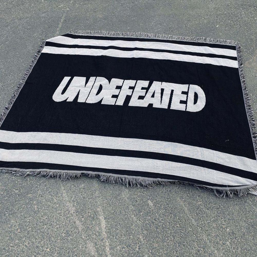 

2021 New Drop Black and White Undefeated Letter Stripe Blanket Outdoor Picnic Mats Home Sofa Cover Throws Hanging Tapestry 125x150cm J1dz