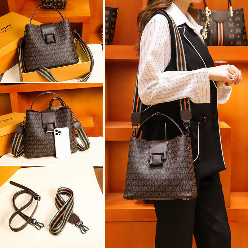 

Women's 2021 new foreign style hand ins large capacity Fashion Shoulder bag printing cross Bucket Bag, High grade black coffee