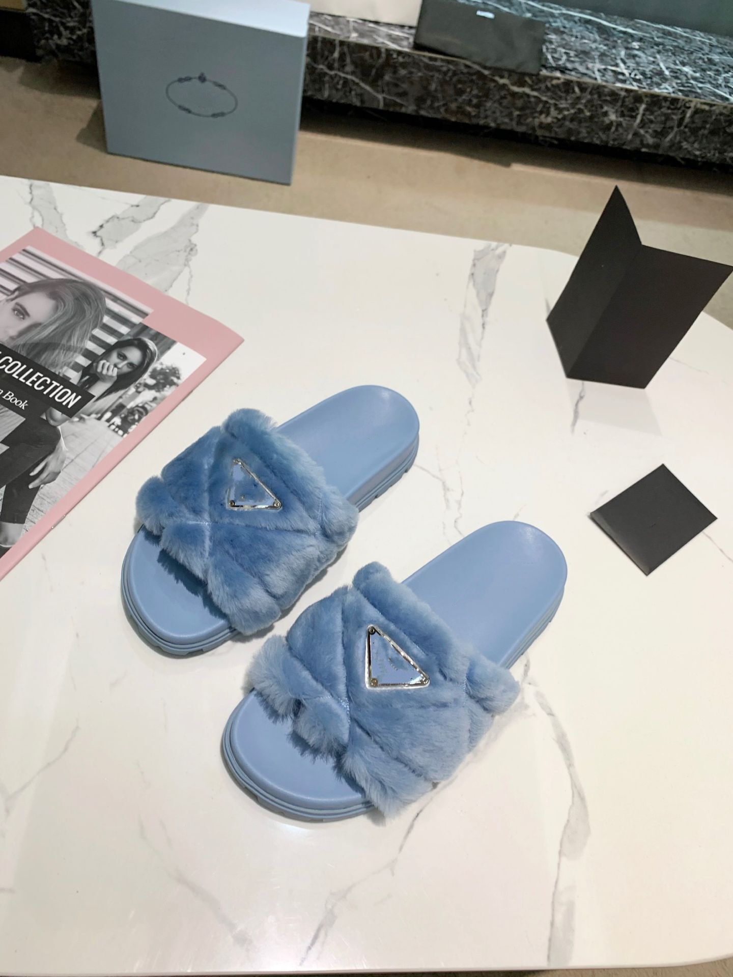 

2021furry sandals and slippers, flat-bottomed all-match word drag, thick-bottomed sponge cake, female drag MJK001