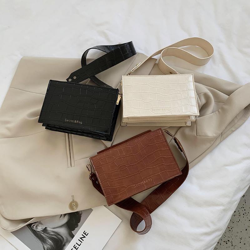 

Vintage Alligator Pattern Messenger Bag Women PU Leather Square Solid Color Handbags Casual Travel Shoulder Flap Envelope Clutch, Brown