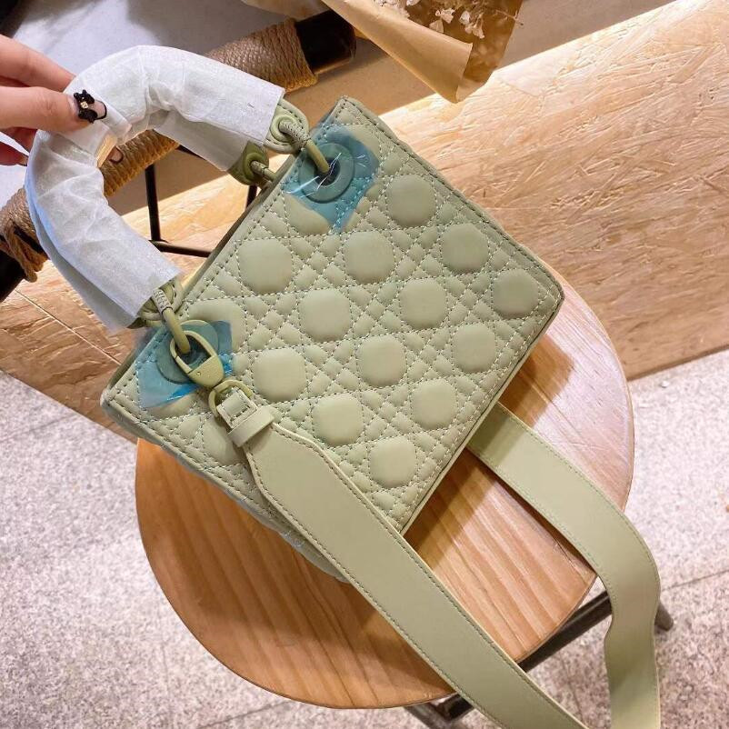 

2021 New Luxurydesigner Handbag Fashion Shoulder Bags Black Portable Bag Classic Messenger Bags Women Mini Bag Purse K05, Red