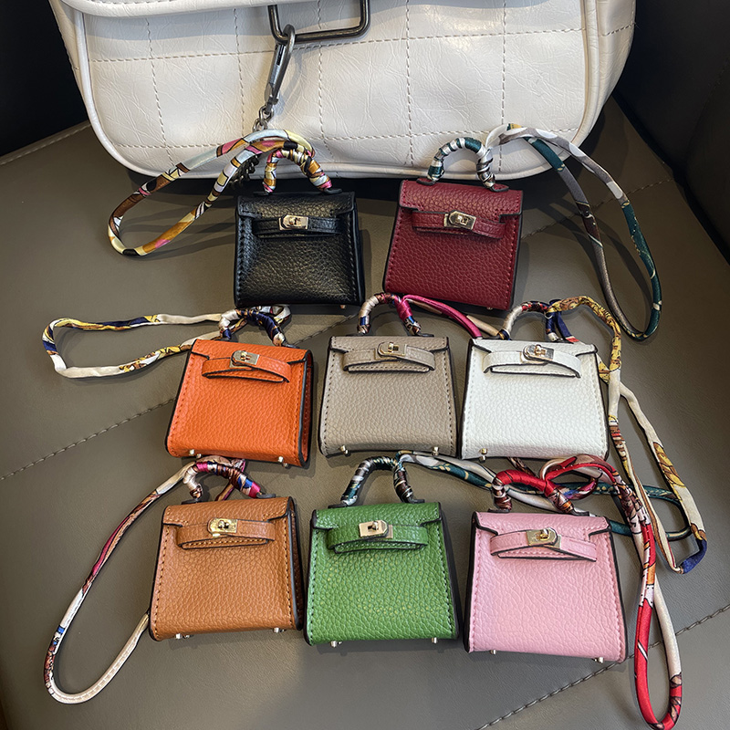 

Designer kid handbags Baby shoulder bags Girls cross body bag Mini Barbie doll bags handbag model cute souvenir child purse airpods case evelyne lipstick bag HBP, White