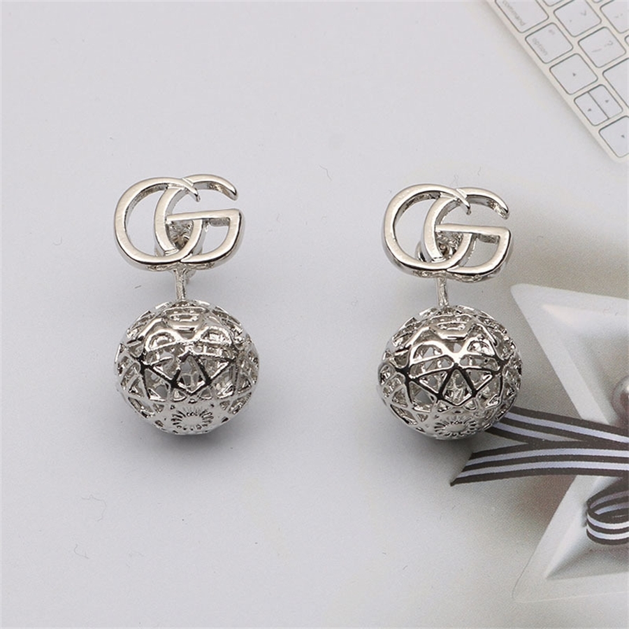 

Dongdamen's new G family has a pair of personalized earrings and earrings, which are round and hollow, fashionable and versatilevJJKXh, Golden;silver