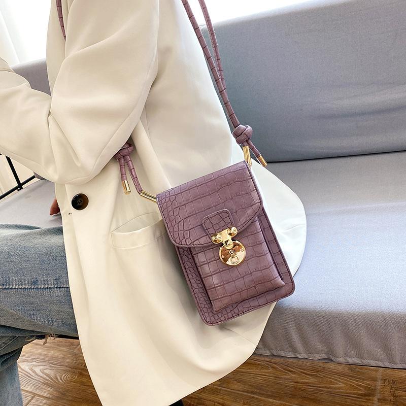 

2021 new shoulder bag women's casual fashion Korean version of the crocodile pattern crossbody bag chain small square, Beige