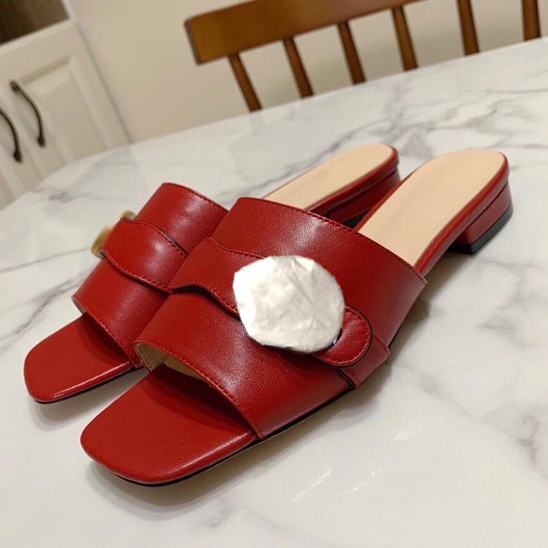 

Designer sandals, metal buckle, Baotou sandals and slippers, fashionable leather summer women's sandals, comfortable outer wear flat-bottom, Extra shoebox