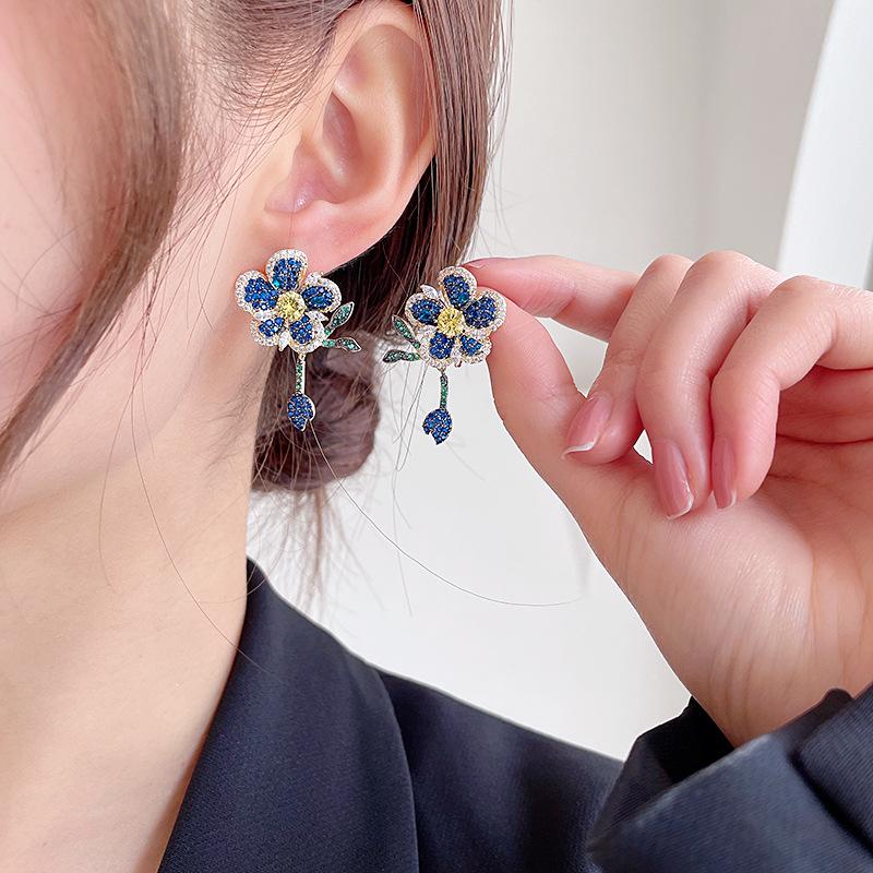

Stud Korean Fashion Micro-Inlaid Colorful Zircon Smart Leaf Three-Dimensional Flower Earrings Jewelry For Woman Trend, Golden;silver