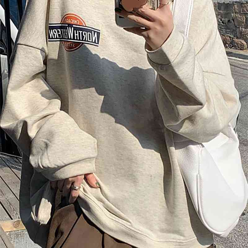 

2021 Korean version new loose BF style front and back printing antique sense hoodless fashion trend with long sleeved women's sweater, Light gray