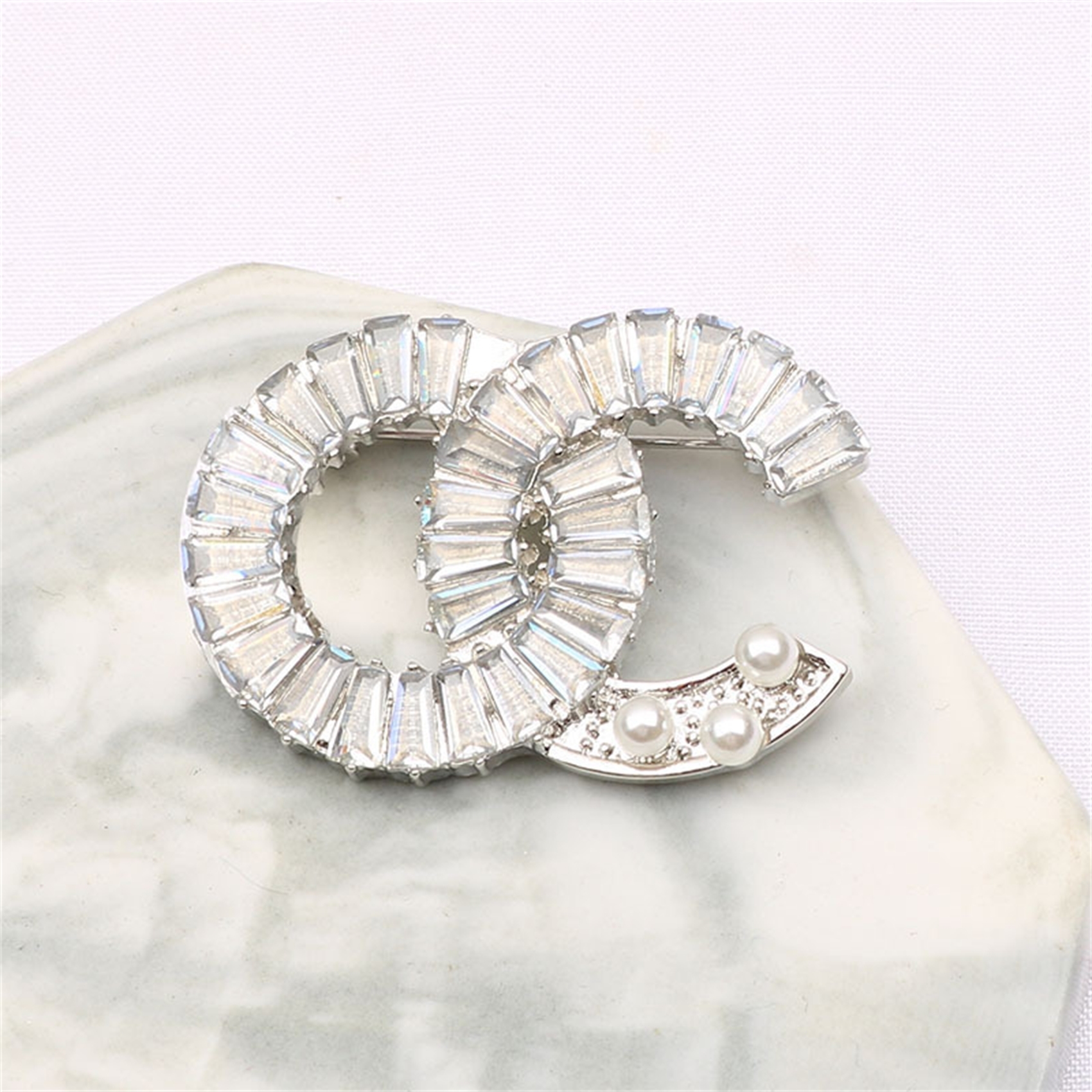 

Small fragrance Brooch fashionable femininity personality pin inlaid with zircon pearl accessories fashion luxury clothing3, Gray
