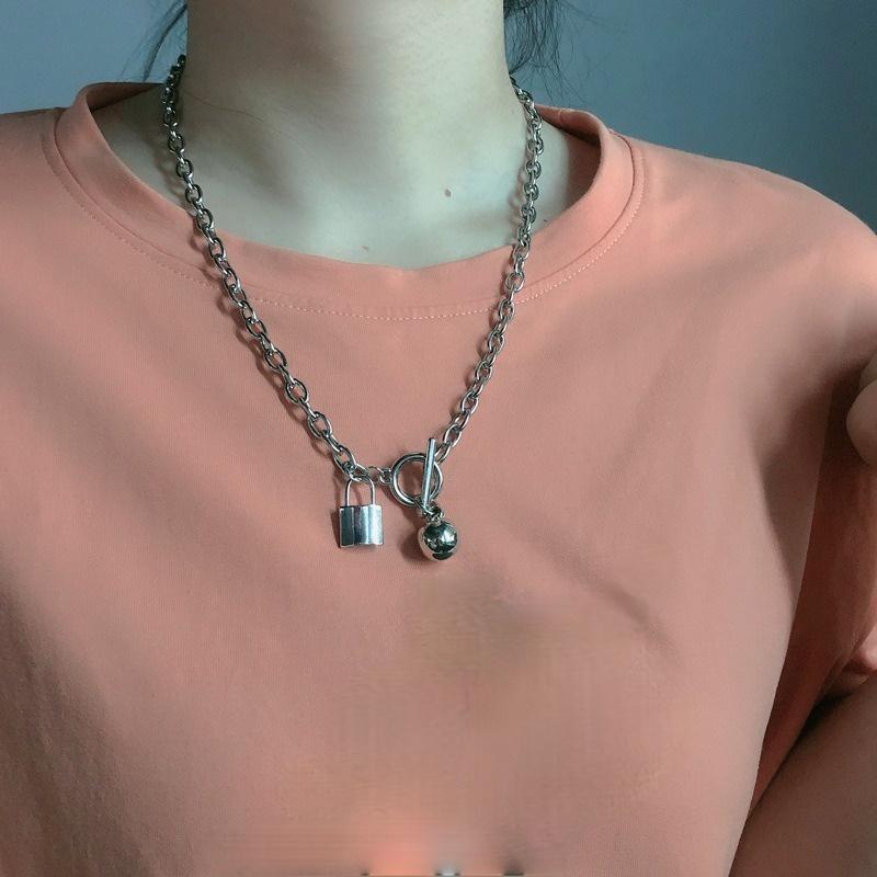 

Pendant Necklaces U-Magical Hiphop Round Ball Lock Toggle Clasp Necklace For Women Asymmetry Chunky Chain Metallic Jewellery