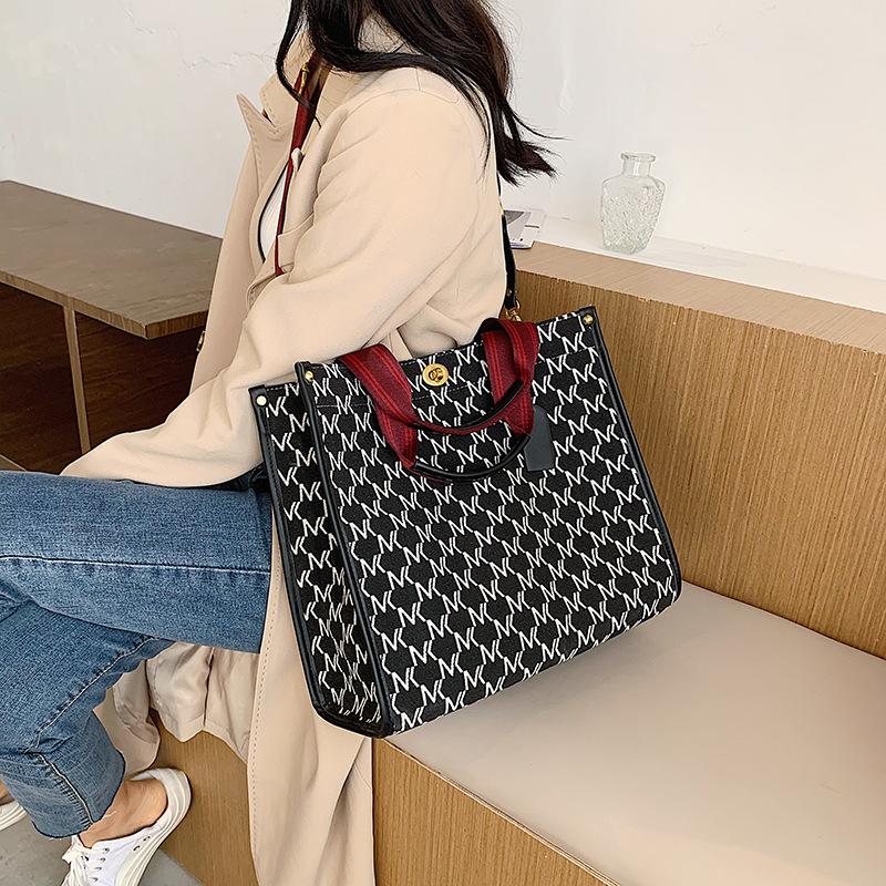 

Canvas bag women's autumn and winter 2021 new fashion simple messenger bag large-capacity embroidery portable tote, Small