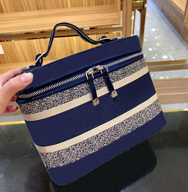 

Cosmetic bag Women Cosmetic bag famous pouch travel ladies purses toiletrys bag and Large capacity handbag Cosmetic bags Cases shoulder bags