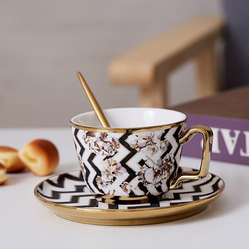 

Cups & Saucers European Luxury Coffee Cup And Saucer Set Black Gold Animal Creative Aesthetic Ceramica Mug Tazzine Caffe Breakfast