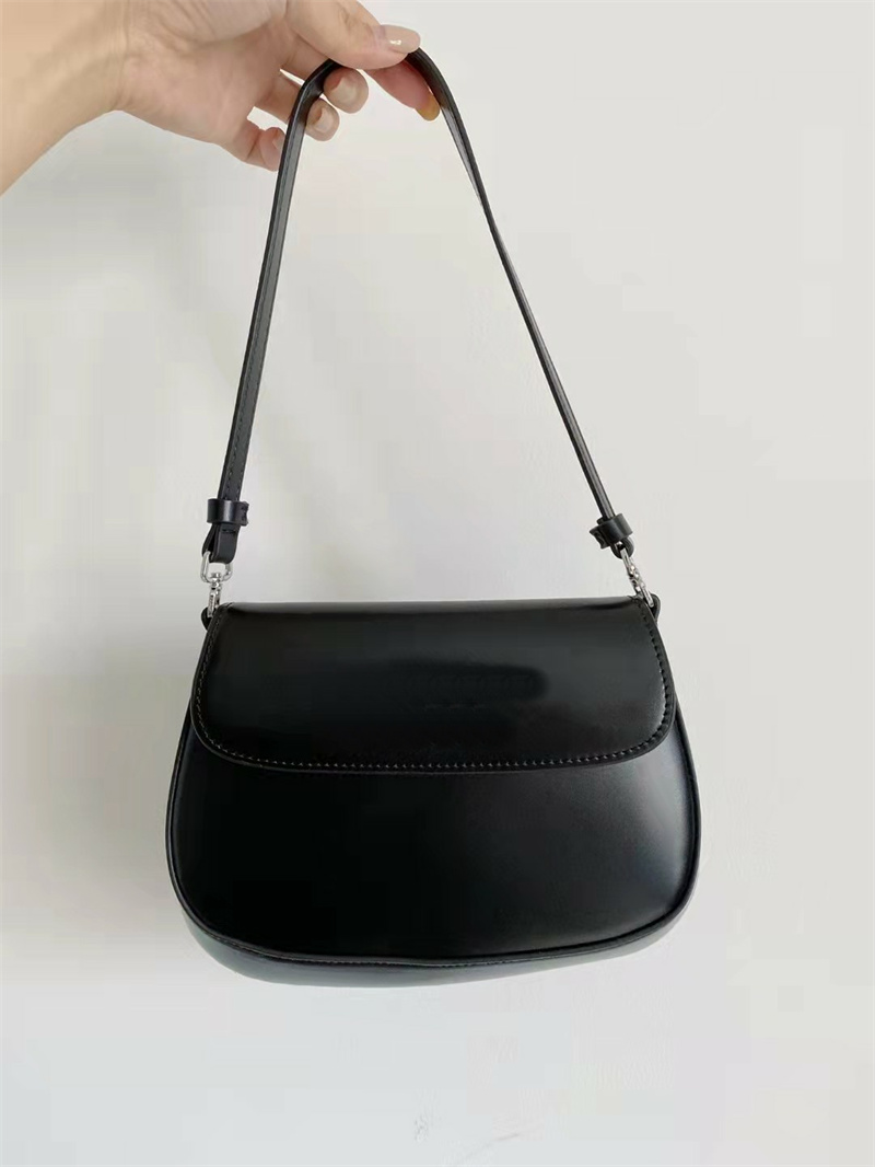 

Hottest Designer Cleo Shiny Leather Shoulder Bags Vintage Triangolo Enameled Metal Baguette Bag Extension Strap Cross Body Nylon Lining Magnetic Buckle Flip Purse, White
