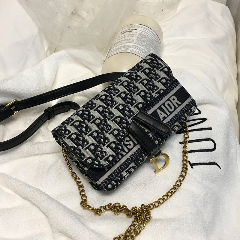 

French minority women's 2021 new fashion messenger mobile phone foreign style one shoulder chain chest bag