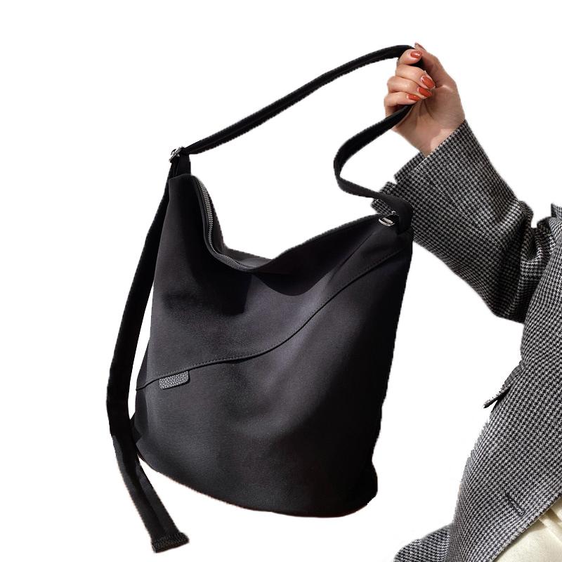 

Women Nylon Cloth Bag 2021 New Trendy Shoulder Bag Simple Commuter Handbag Large Capacity Bucket Purse Sac Femme, Black