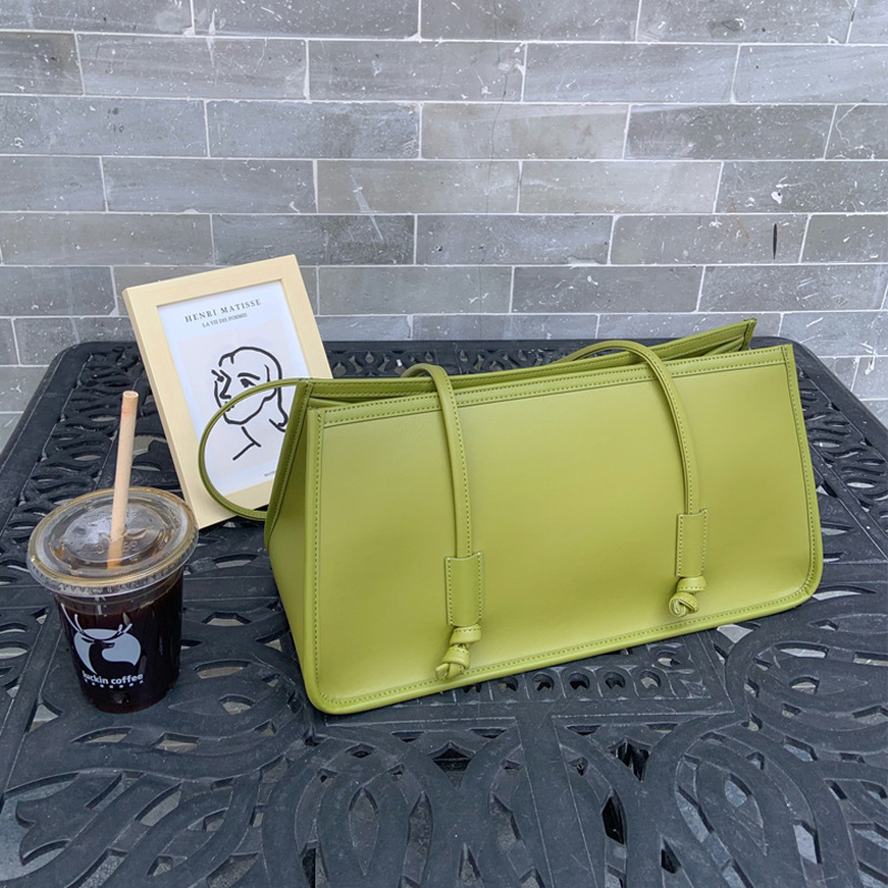 

Stylish design Single shoulder Cross Span Underarm Bag 2021 Simple Genuine leather high-volume tote handbags, Windbreaker ash