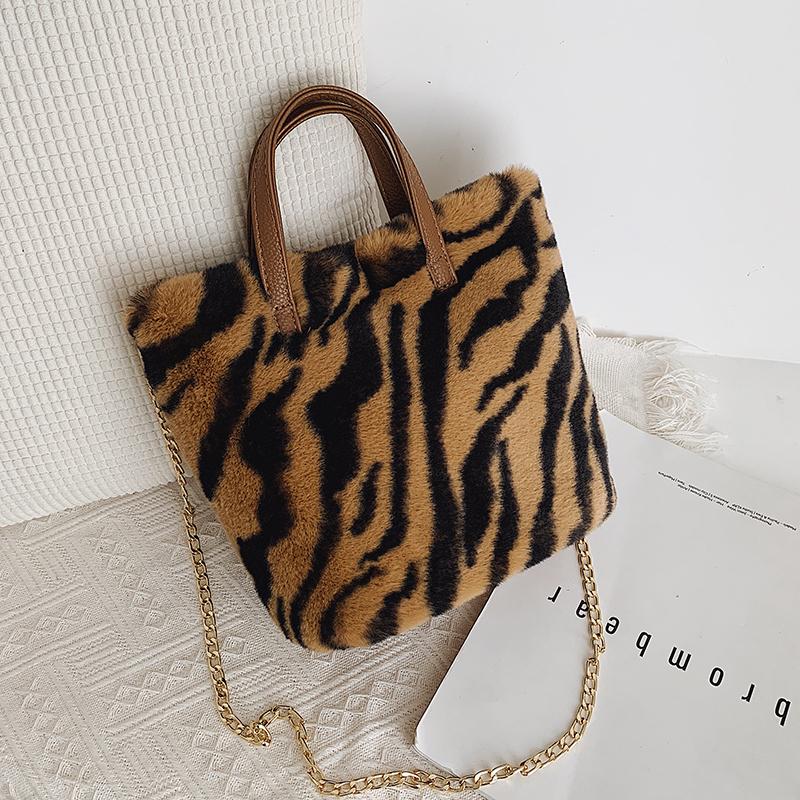 

YANIGELAN Women's Fashion Plush Tote Bag Winter New Shoulder Bag Female Warm Fur Lady Crossbody Handbag Shoppers Pack Sac A Main, Black