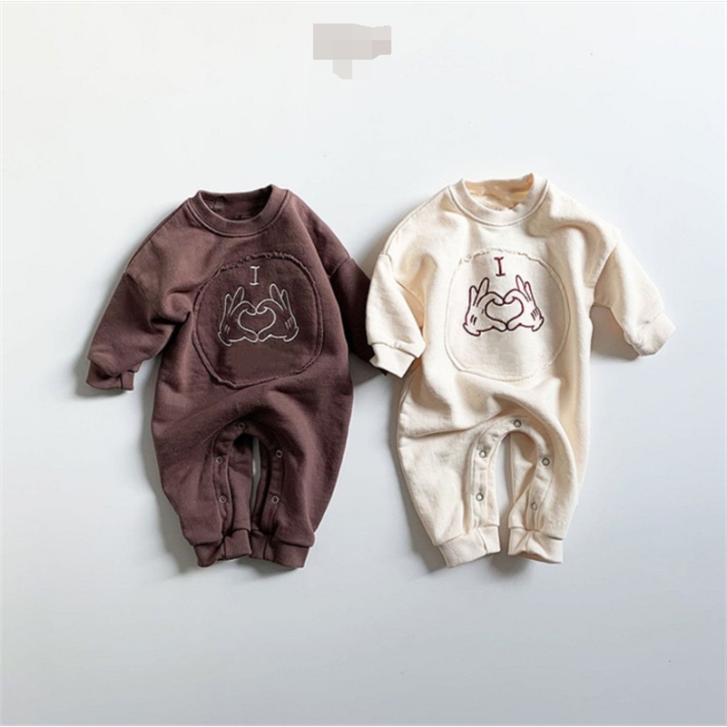 

Autumn infants cute heart embroidery long sleeve rompers Baby boys girls fashion coveralls 210708, Brown