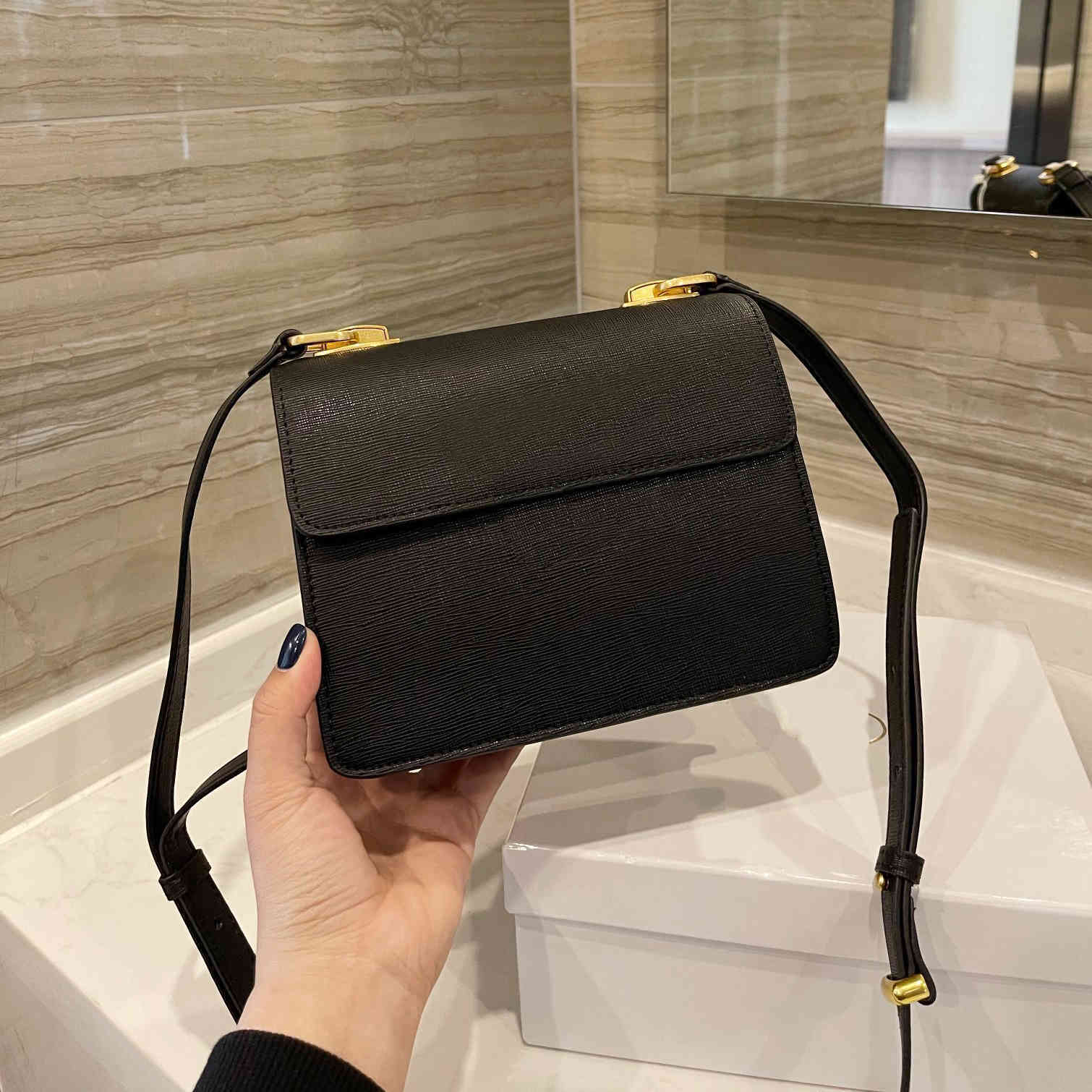 

Luxury designer Crossbody Shoulder Backpack Handbags Tote bag Bags Handbags Wallet Purse Online for With Fashion Simplicity Solid Color Shou