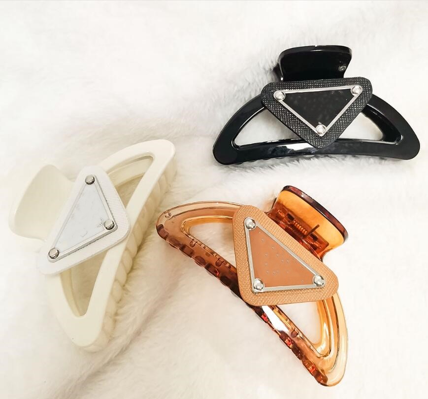 

Korean Dongdaemun Letter Clamps Classic Multicolor Triangle Temperament Liu Hai Wild Headdress Female High Quality Fast Delivery