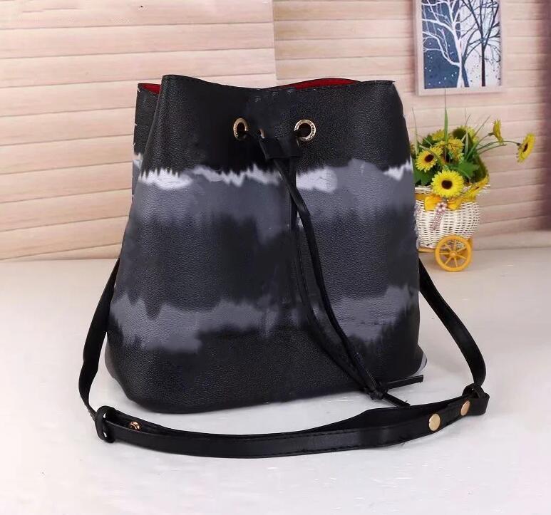 

2021 women's Fashion Bucket Bag High Quality Genuine Leather Shoulder Bag Classic Design Crossbody NEONOE Bags Lady Handbags dust bag, Red