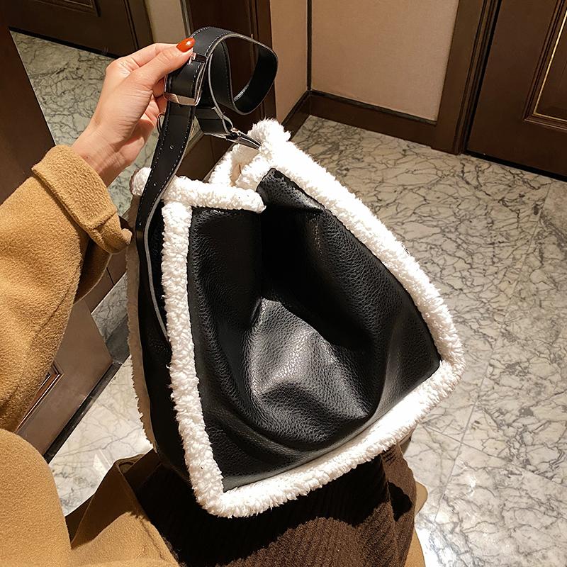 

Luxury Faux Fur Designer PU Leather Shoulder Bag 2021 Winter Black Handbag Ladies PU Leather Soft Crossbody Bag Purses