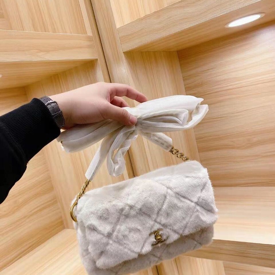 

large-capacity handbags2021 New Ouyang Nana Same Xiang 19 Lingge Chain Bag ZlhDesigner Bags, Red