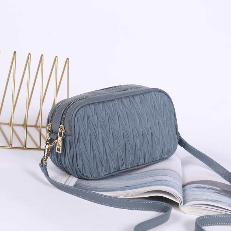 

2021 New Wide Shoulder Strap Nylon Oxford Cloth Small Shoulder Messenger Female Multi-compartment Camera Small Square Bag, Black