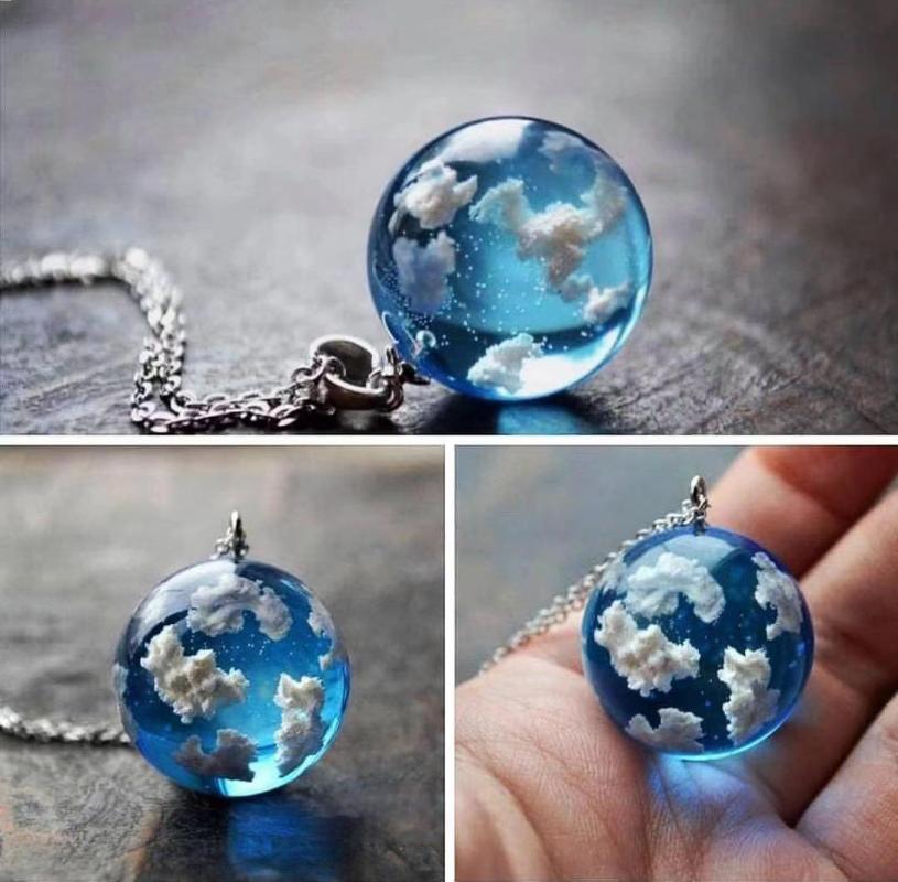 

Pendant Necklaces Creativity Chic Transparent Resin Rould Ball Moon Necklace Blue Sky White Cloud For Girl Fashion Jewelry Gifts