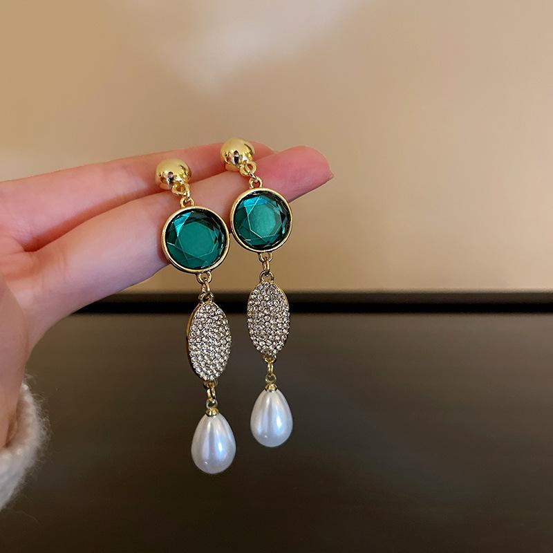 

Stud Retro Court Fashion Geometric Earrings Pearl Design Literary Style Lady