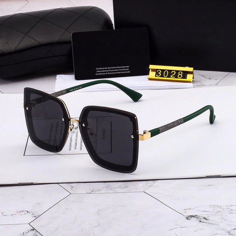 

Fashion Crystal Sunglasses Summer Anti-UV Polarizing Lens C Sunglasses Classic brand female sunglasses with brand box
