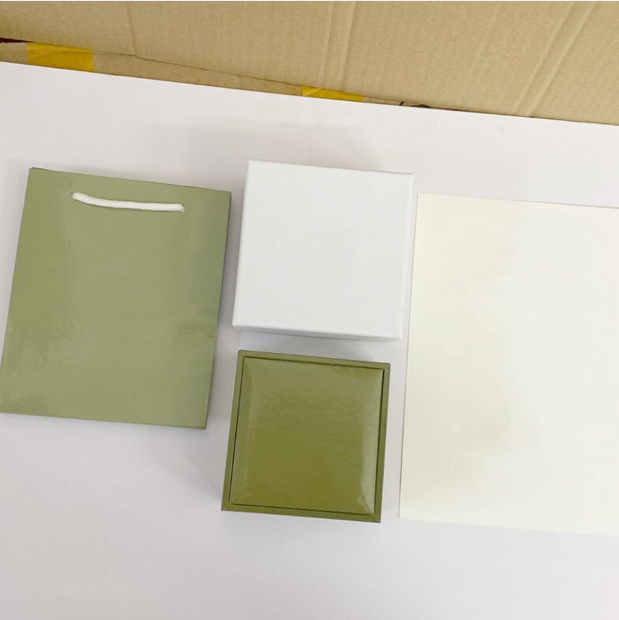 

Europe America Designer Fashion Style Green Printed VC Letter Jewelry Sets Boxes Necklace Bracelet Earrings Ring Box Gift Bag Card