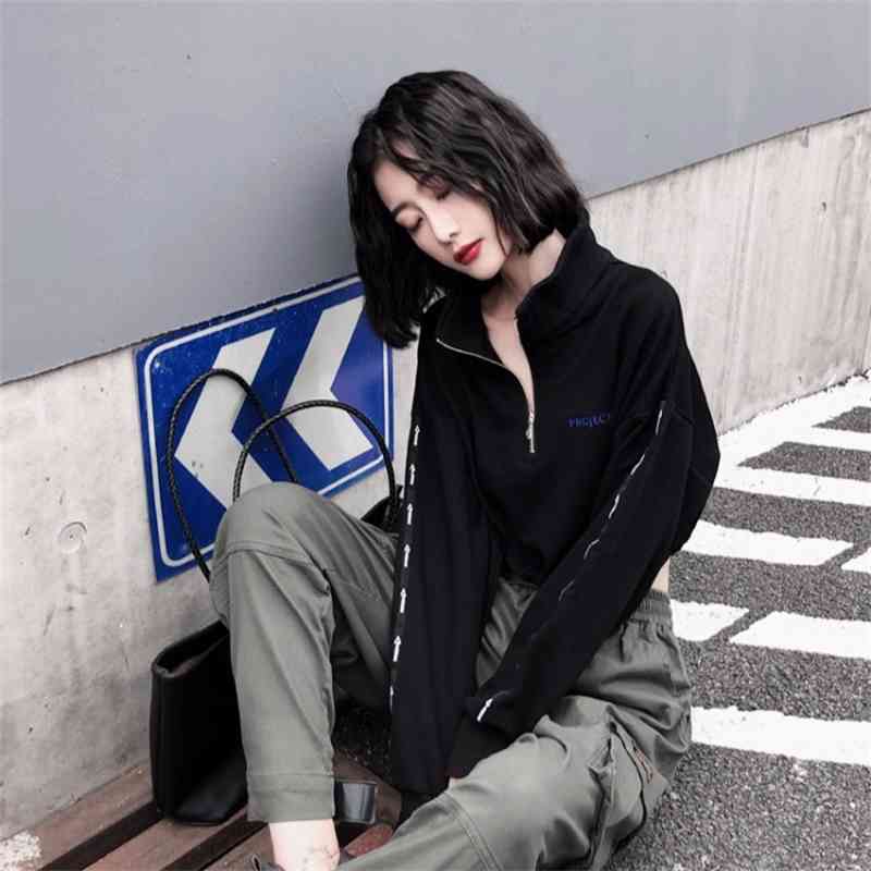 

2021 autumn new Korean handsome BF style semi high neck short open navel loose Long Sleeve Sweater Top Women' fashion, Black