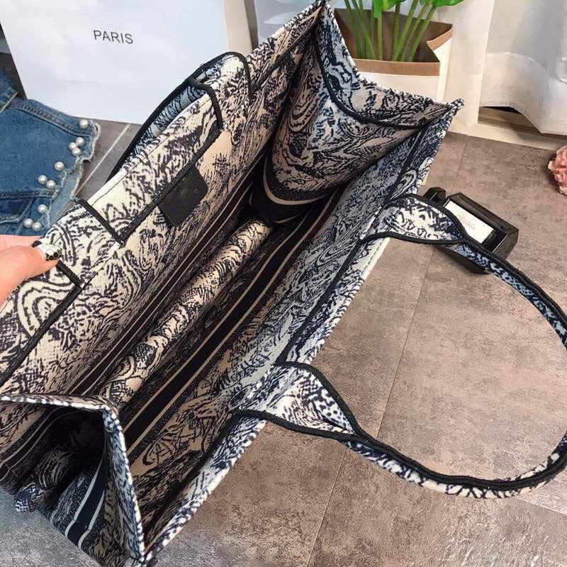 

Brand Women Designer Canvas Tote Bag Large Capacity Printed Embroidery Fashion Big Handbag High quality Travelling Bag, White