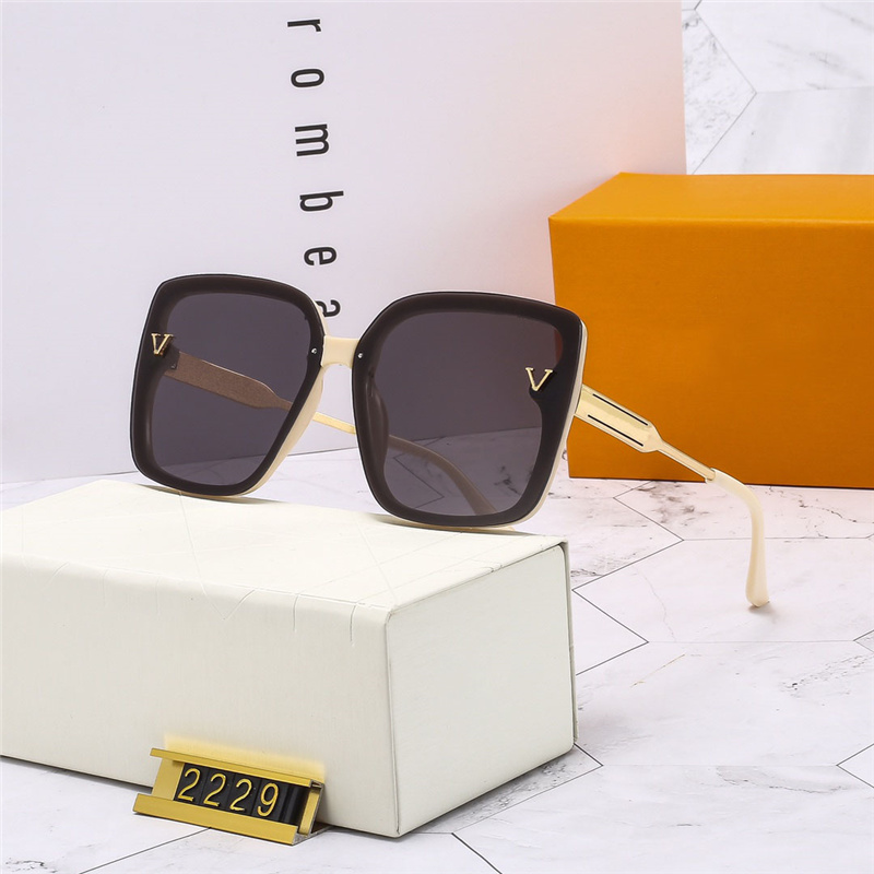 

Luxury Designer Sunglasses Women Outdoor Eyewear Popular Fashion Adumbral Mens Sunglasses Womens Sun Glasses With Box