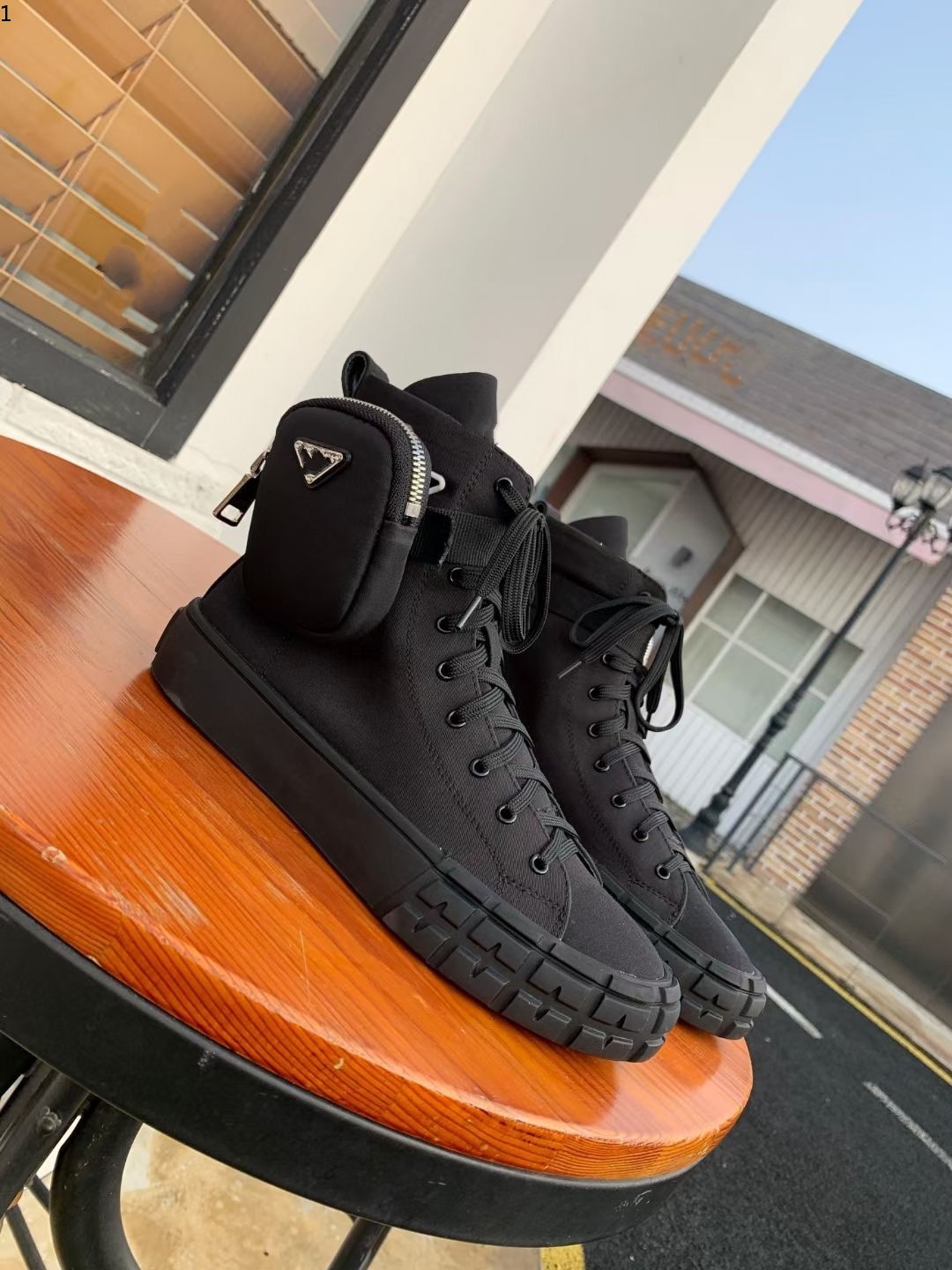 

Dio Mens luxe luxurys design High top shoes women Sneakers with bag White Black Lace-up Flat Trainers size 35-45 mjk001