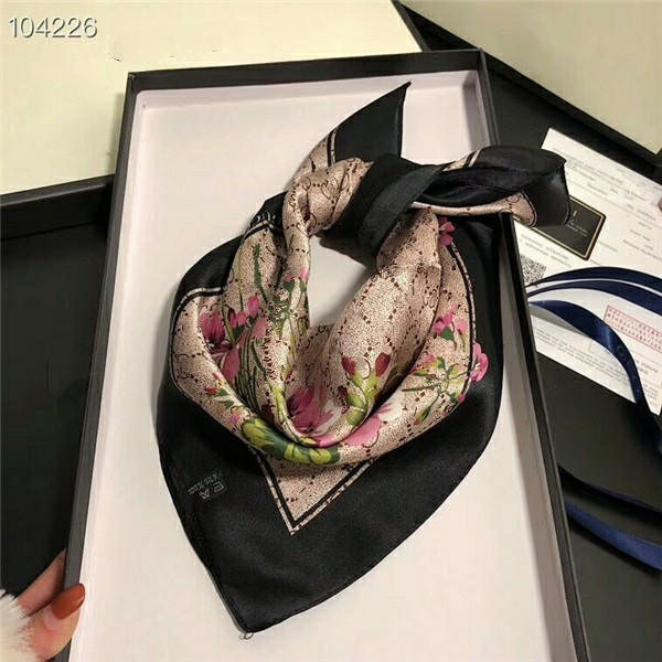 

2021 Silky comfortable beautiful and elegant women spring and summer silk scarves 50*50cm letter square scarf without box free shipping