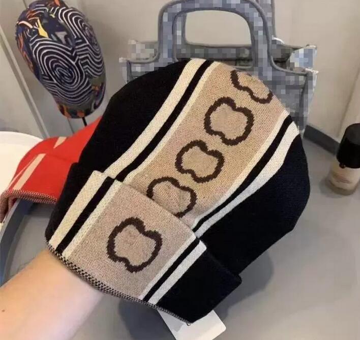 

Knitted Beanies classic letter Skull Cold cap Man Woman Warm Fall Winter Fitted Unisex 2 Color hats Top Quality