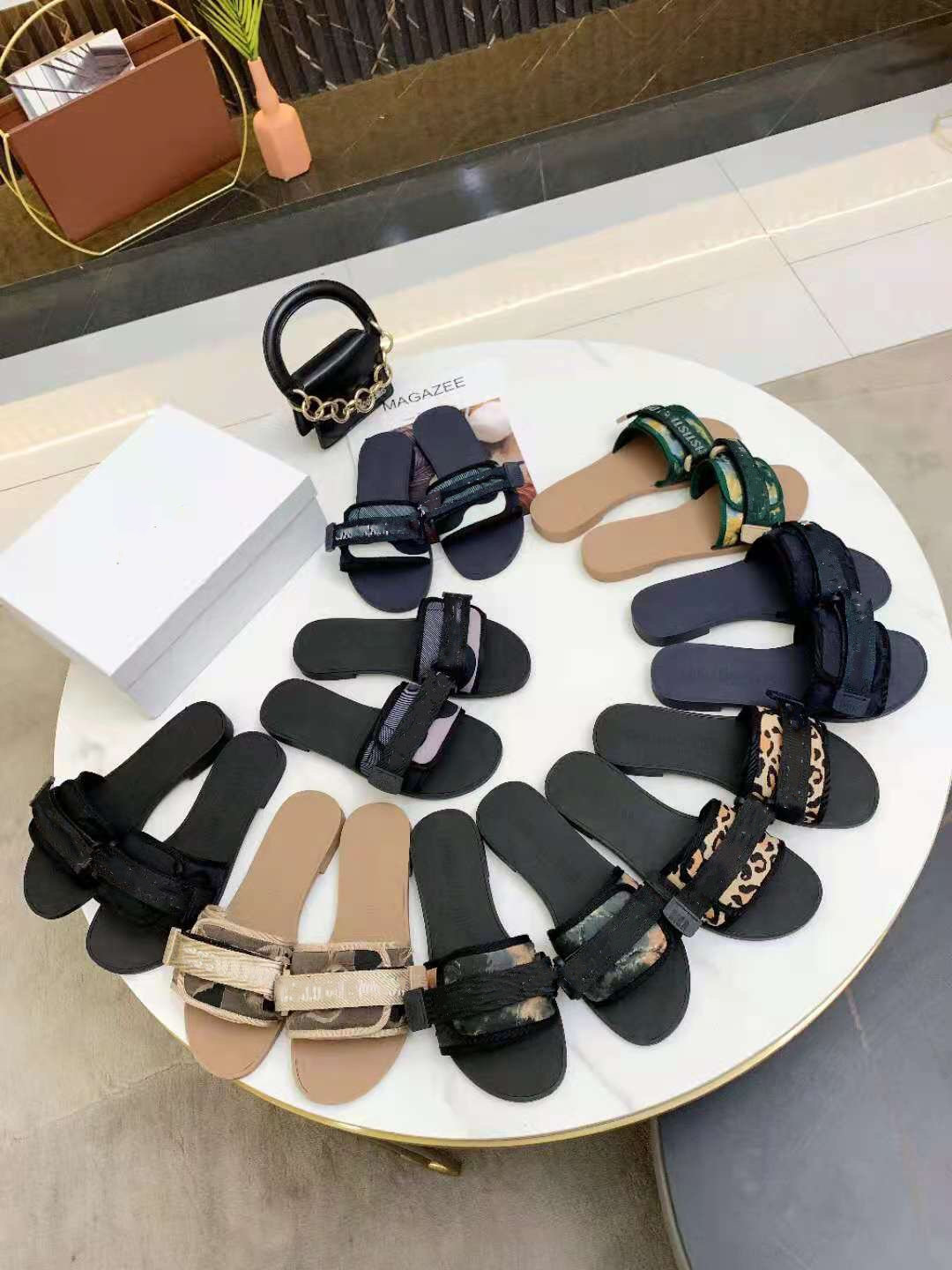 

2021 summer slippers Early spring flip-flops with leather flat letter sandals casual vacation outside wear women 35-42 sizes black blue, Yellow