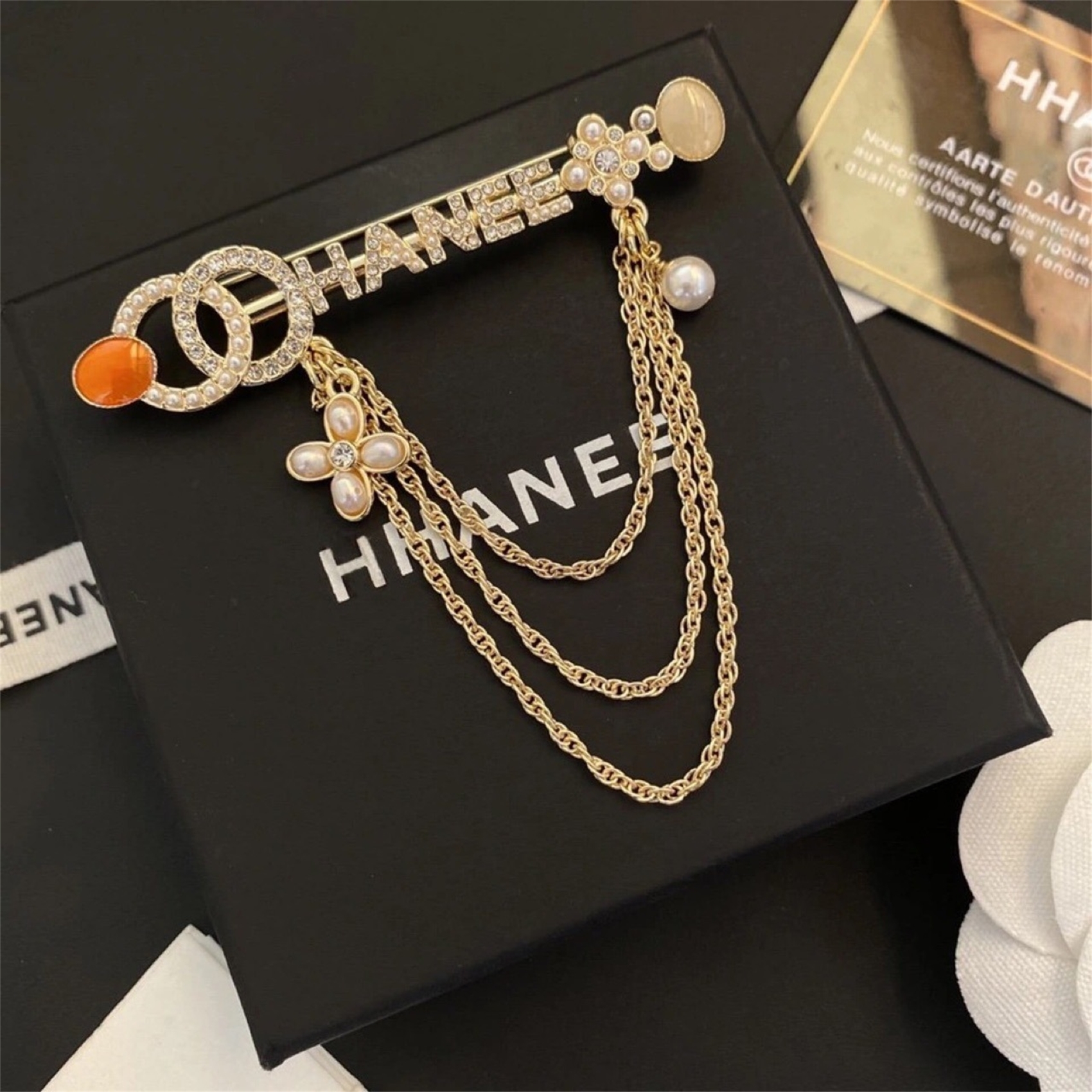 

2021 new tassel chain letter Brooch small fragrance high quality jewelry fragrance home8, Gray
